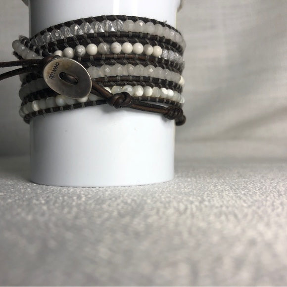 Chan Luu 5 Wrap Bracelet - grey leather, Howlite, Quartz, Magnesite - Picture 2 of 6